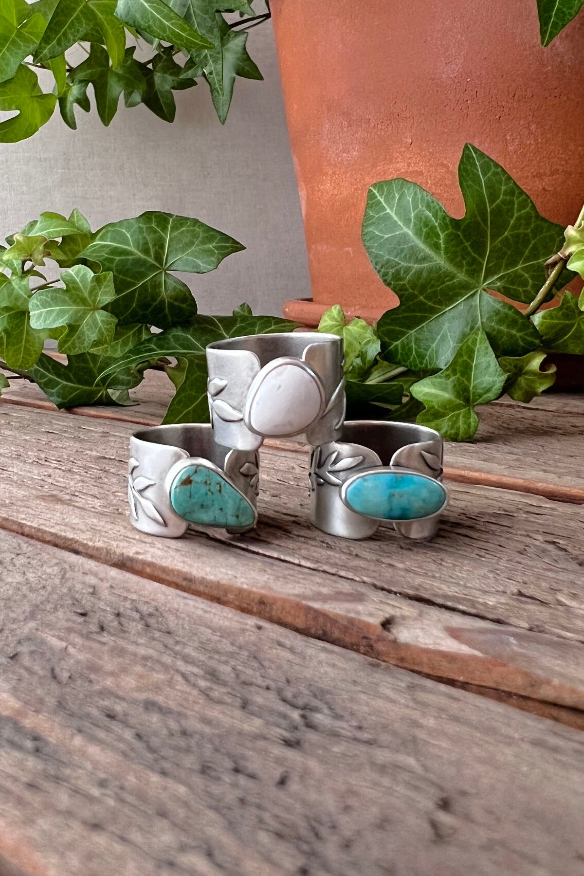 White Buffalo Turquoise Botanical Ring / Size 7 1/2 - 8