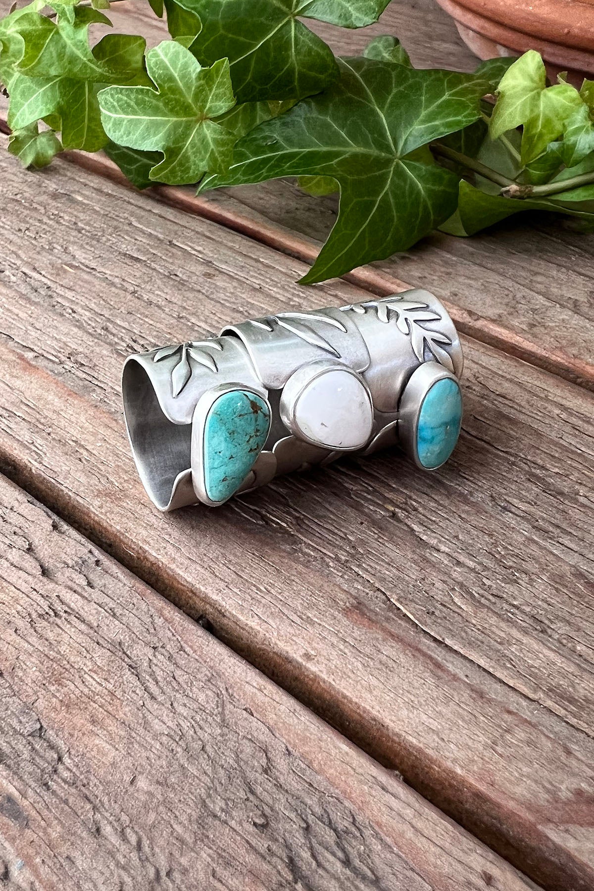 White Buffalo Turquoise Botanical Ring / Size 7 1/2 - 8