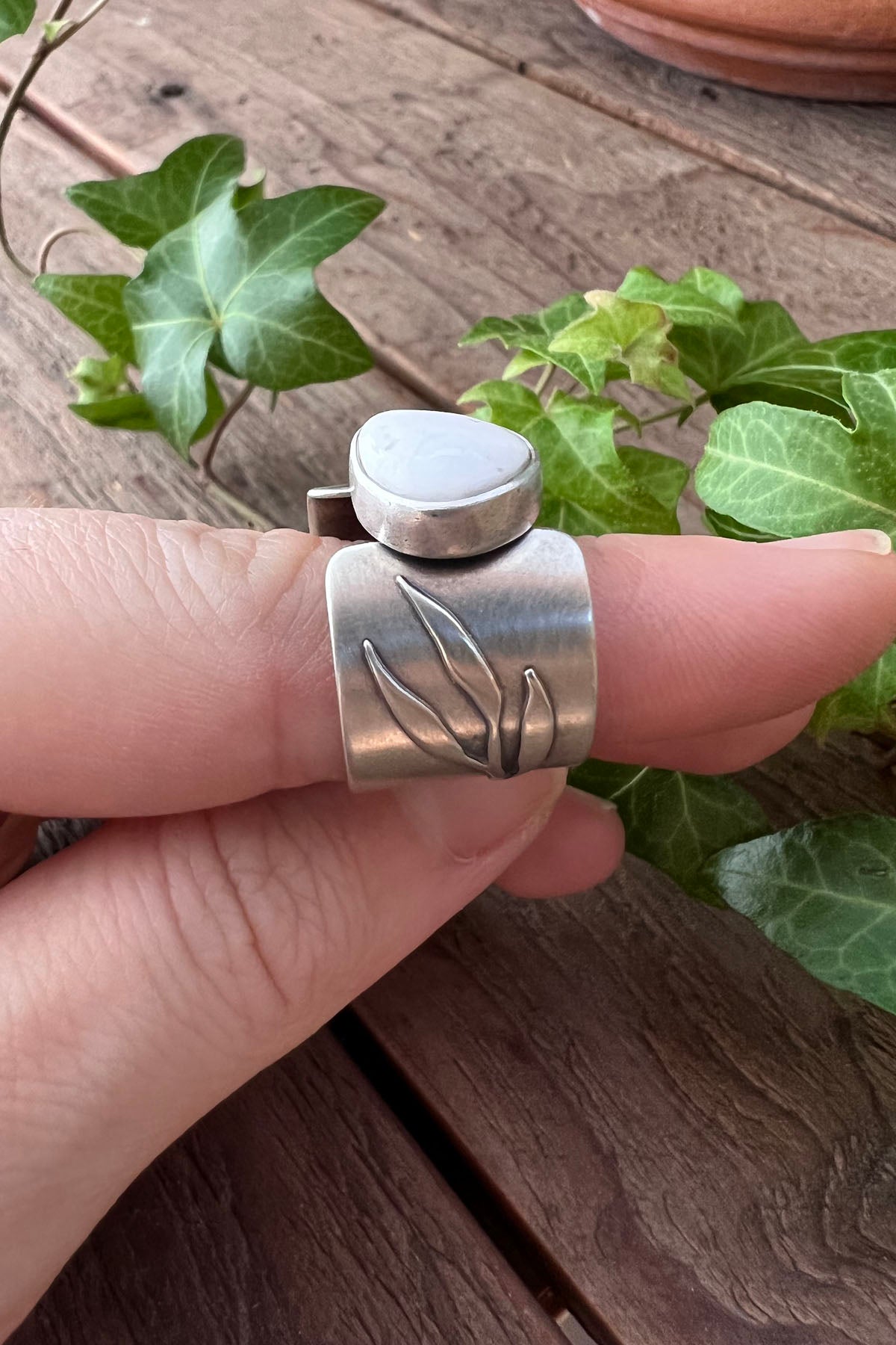 White Buffalo Turquoise Botanical Ring / Size 7 1/2 - 8