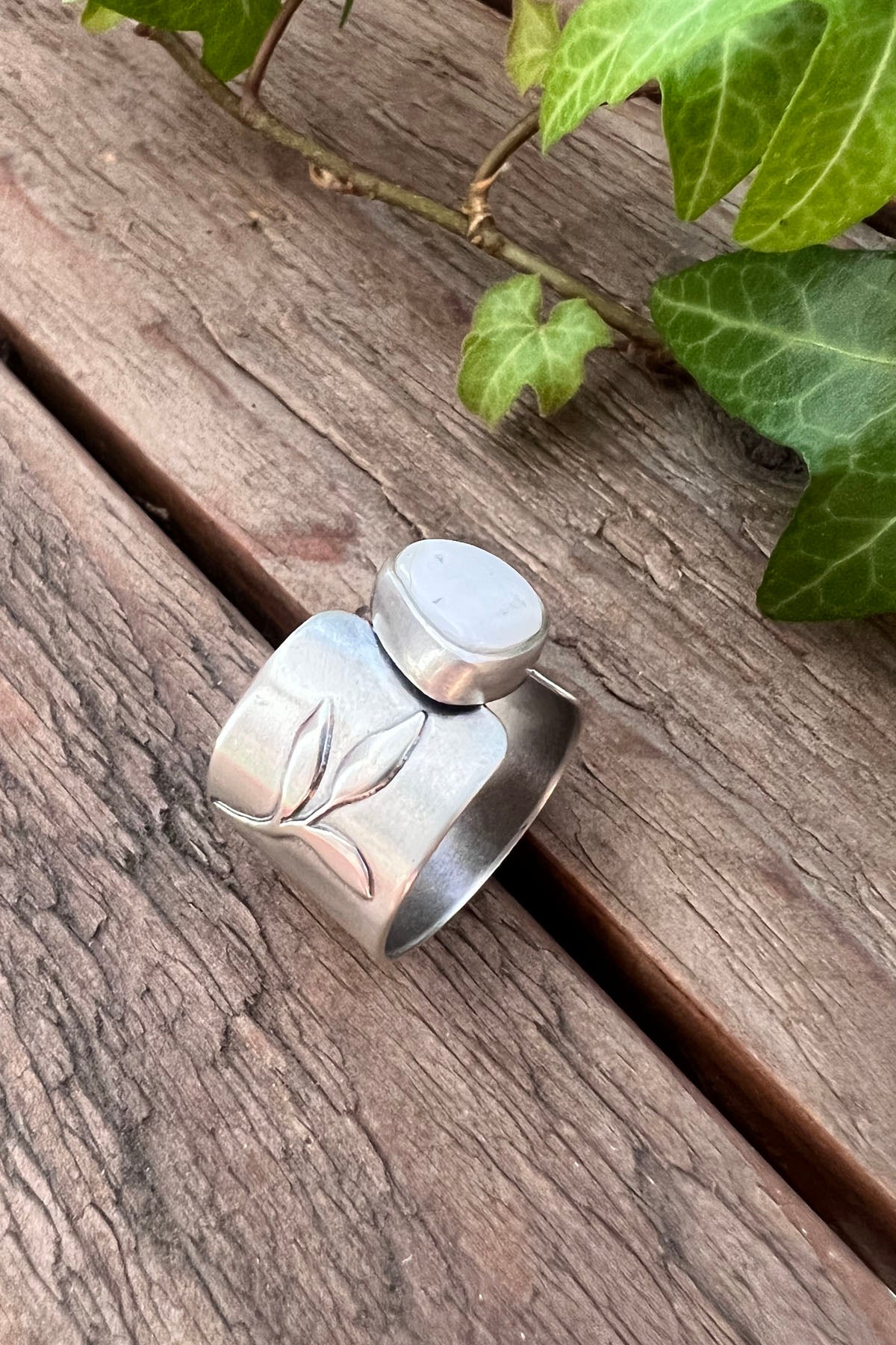 White Buffalo Turquoise Botanical Ring / Size 7 1/2 - 8