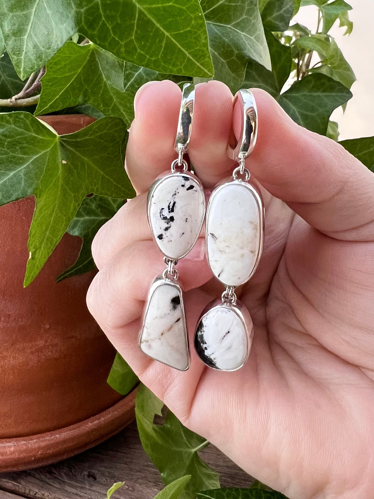 4555 Rae White Buffalo Turquoise Huggie Hoop Earrings – Moon Rae Studio